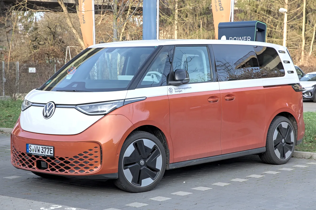 За найкращий дизайн нагородили ще одну «електричку» Volkswagen ID Buzz... ну, і це рішення не дивне, мінівен дійсно вийшов на диво симпатичним і таким, що врізається в пам'ять.
Alexander Migl - Wikipedia