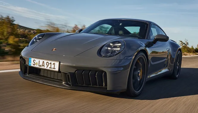 У категорії спортивних автомобілів приз взяла «Porsche 911 Carrera GTS».
koslowskiphoto_2023 - Car and Driver