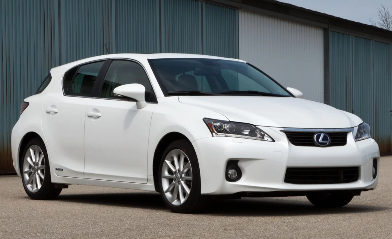 2011 Lexus CT200h. Фото: caranddriver.com