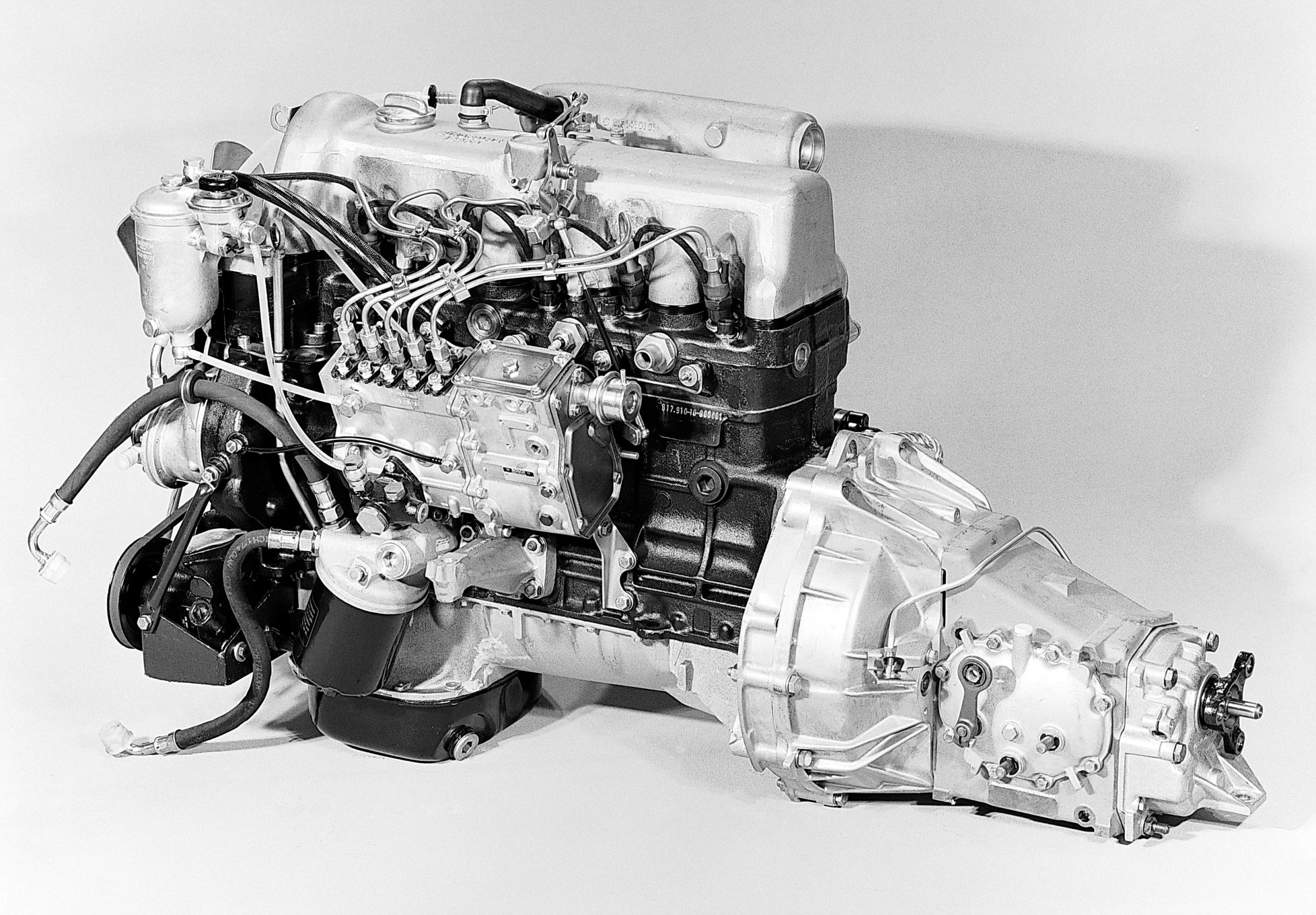 Двигун OM617 Джерело: Mercedes-Benz