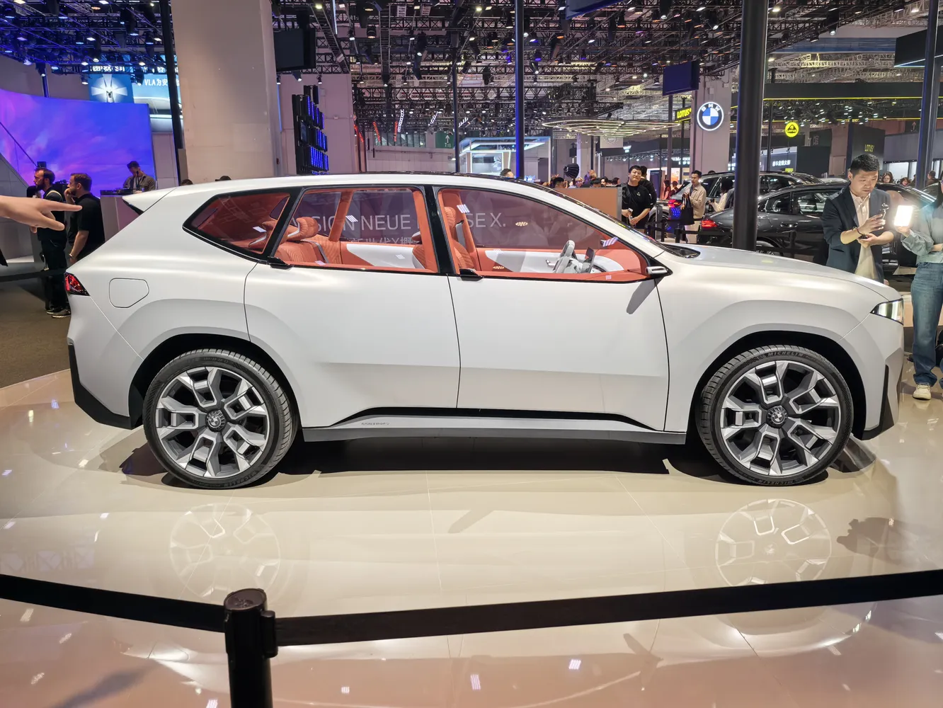 Vision Neue Klasse X – натяк на майбутній електричний кросовер BMW iX3
BMW