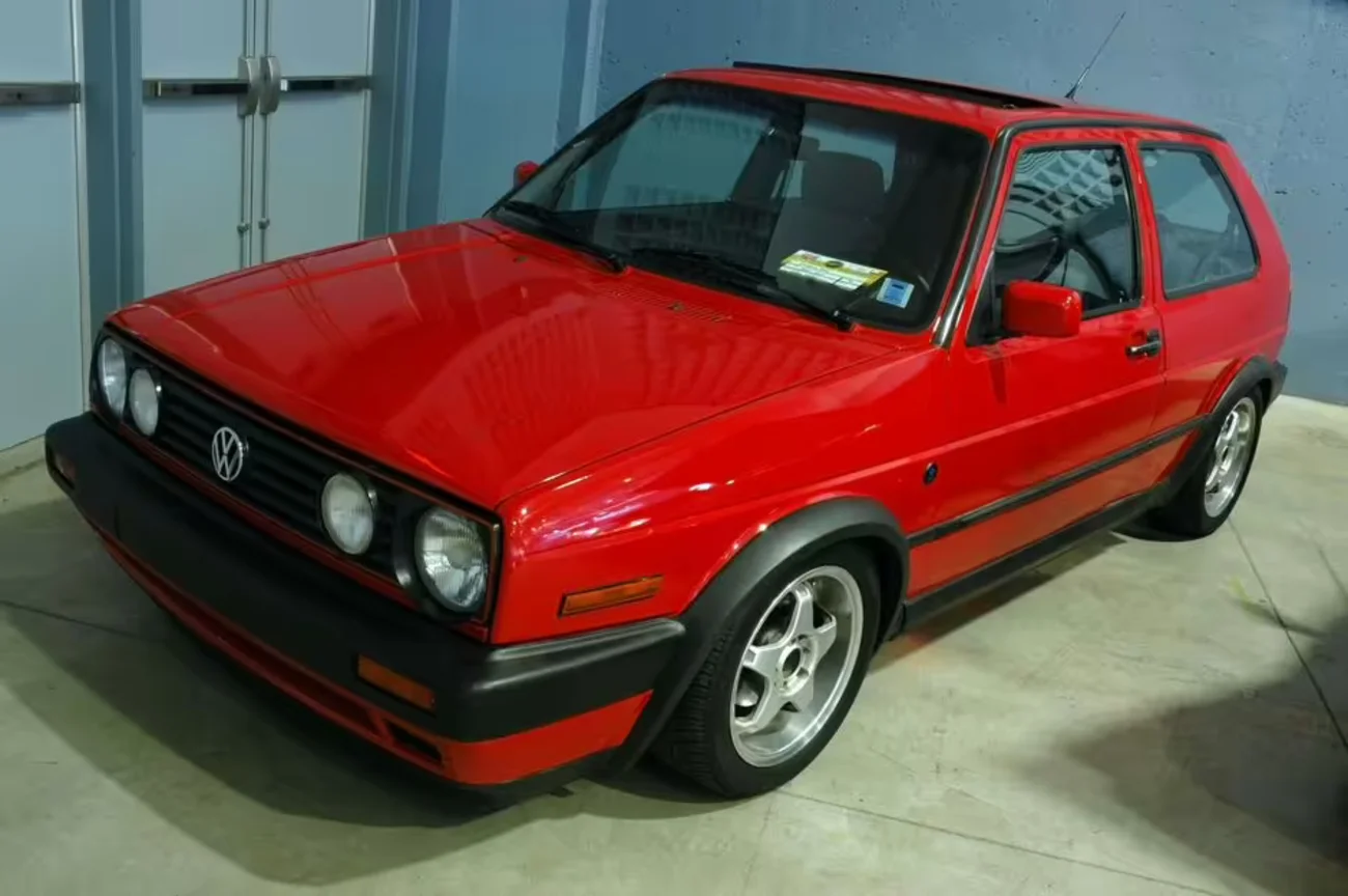 Придатні до використання екземпляри Golf GTI другого покоління досі можна знайти приблизно за £5,000 (Зображення: Getty).