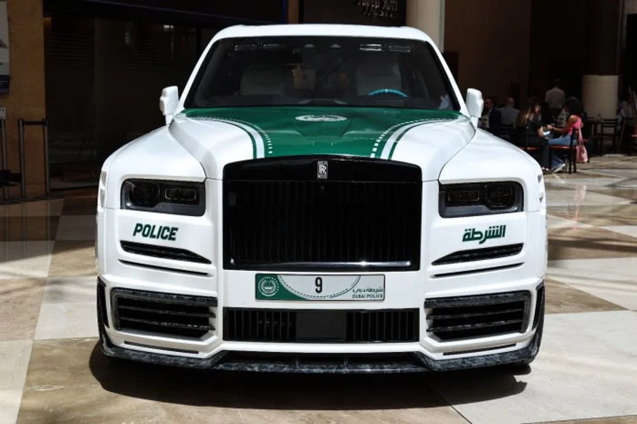 Rolls-Royce Cullinan Mansory у поліцейських кольорах