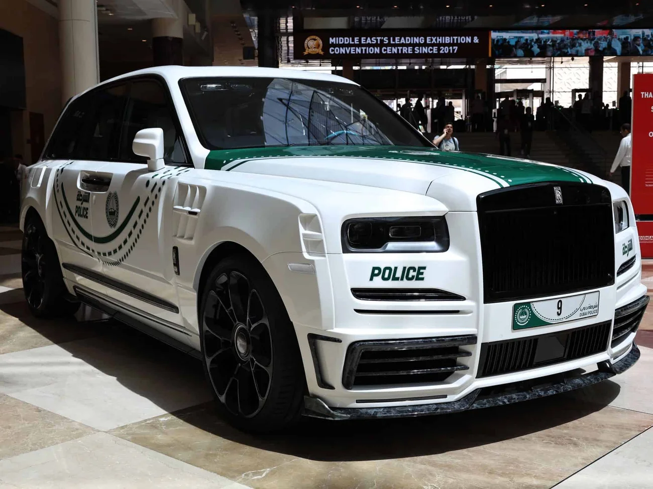 Rolls-Royce Cullinan Mansory у поліцейських кольорах