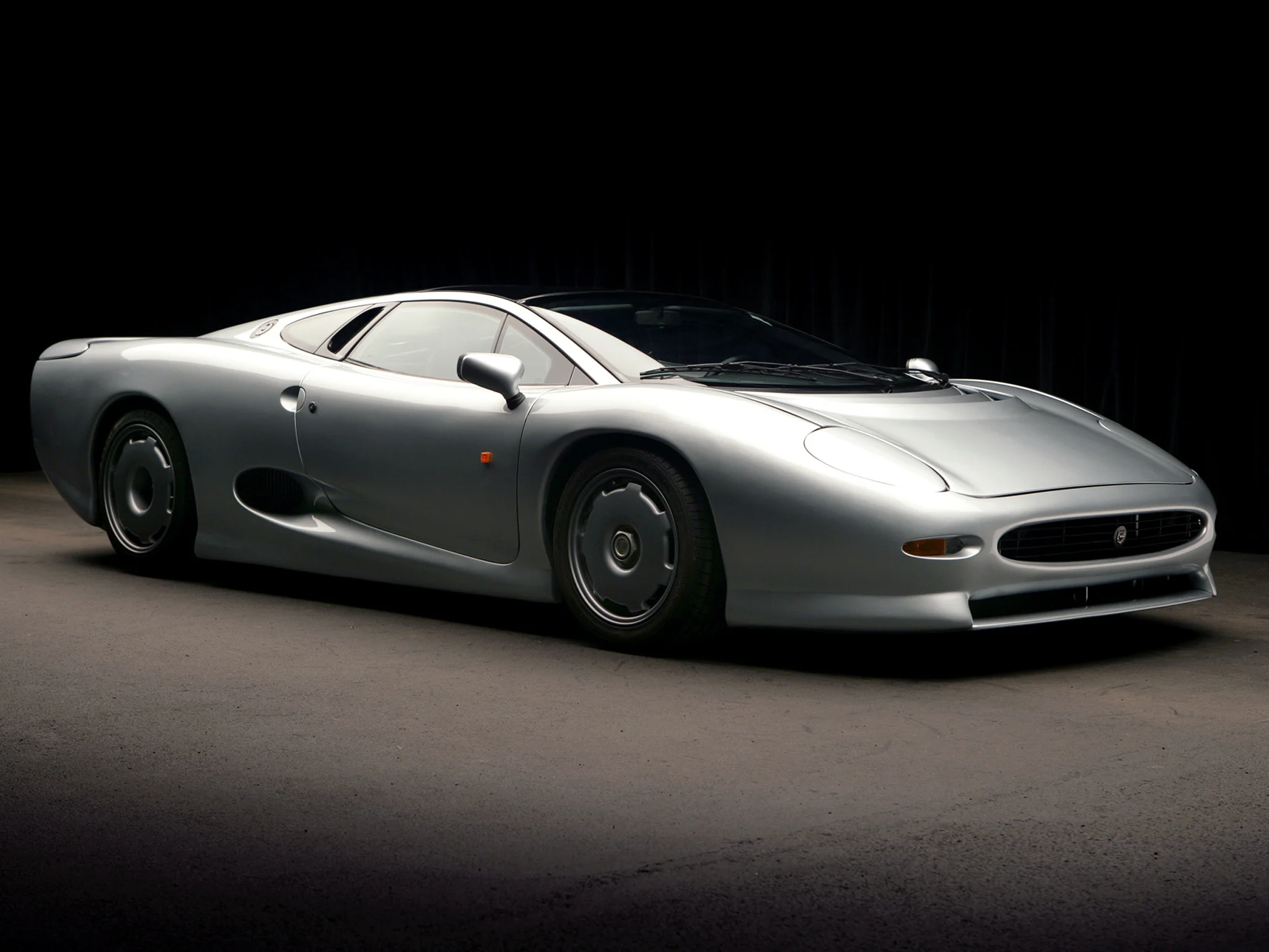 Футуризм та швидкість: XJ220 розганявся до 343 км/год Джерело: Jaguar Land Rover