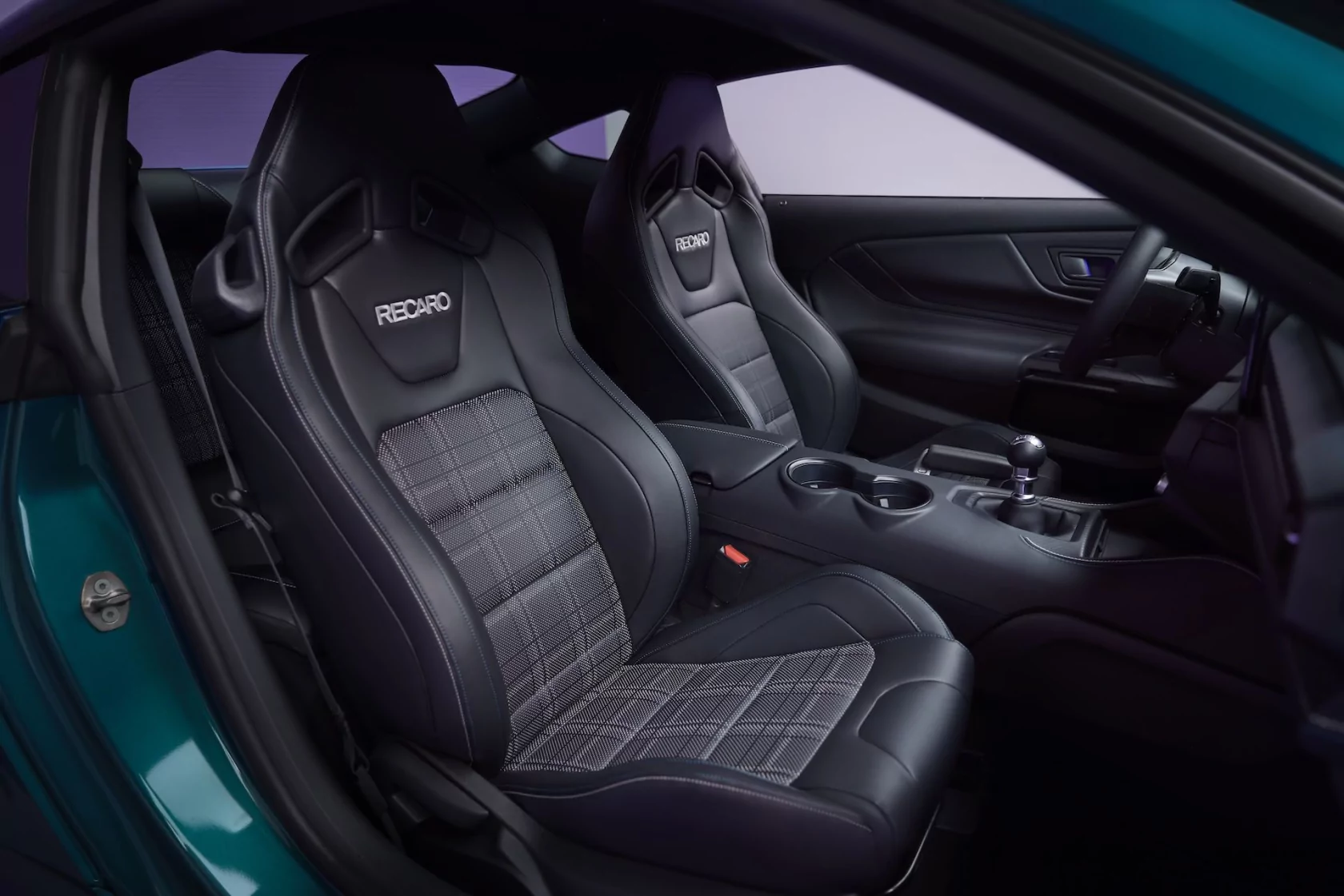 Ford випустив спецверсію Mustang FX