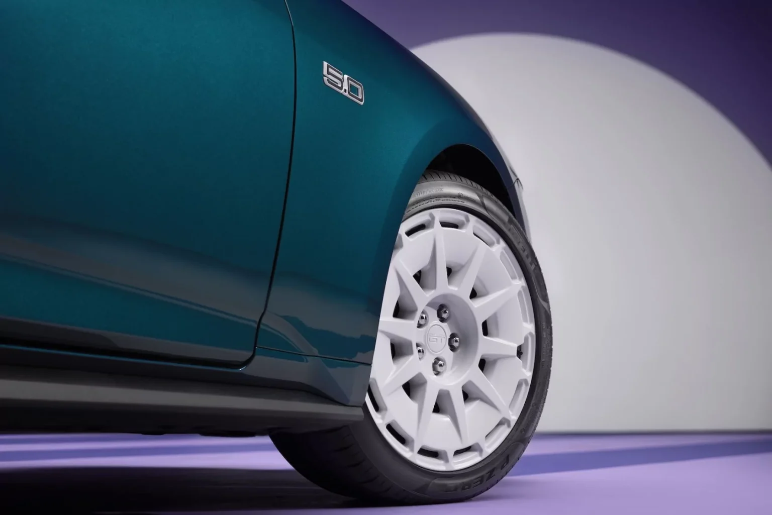 Ford випустив спецверсію Mustang FX з елементами дизайну з 80-х (ФОТО)