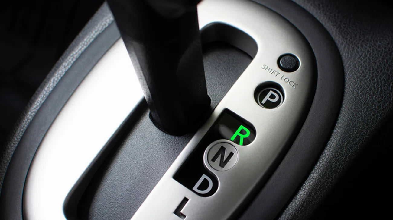 Що буде, якщо увімкнути задню передачу на ходу? Несподівана правда