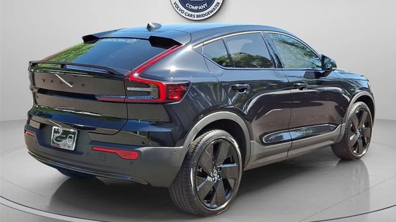 Рідкісніший за суперкар: у США продають 5 Volvo EC40, яких не існує