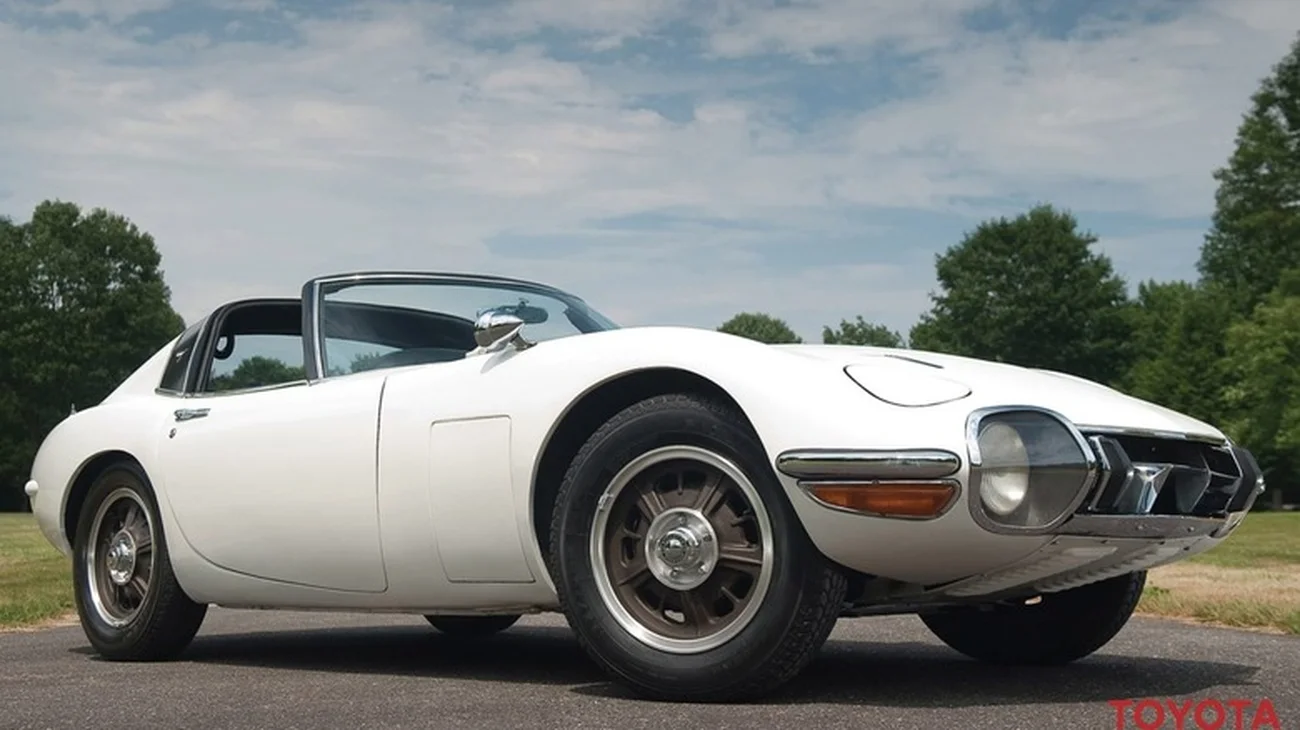 Чому існує лише два кабріолети Toyota 2000GT? Секрет Джеймса Бонда