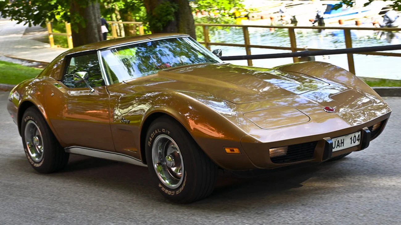 Занепад ікони: Чому Chevrolet Corvette 1975 року був таким слабким
